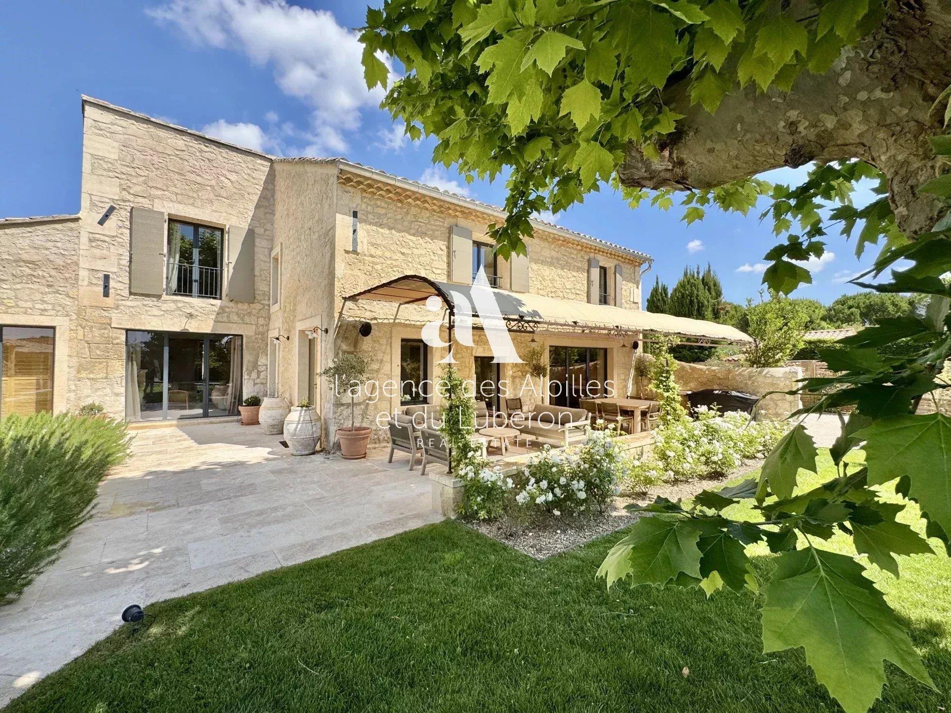 Paradou Mas De Village