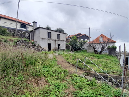 Moradia T2 para reconstrução em terreno com 500m2, na Calheta, Ilha da Madeira