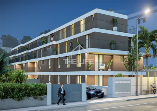 Apartamento de 2 dormitorios con balcón en venta en la zona de Madalenas, Santo António, Funchal, Is
