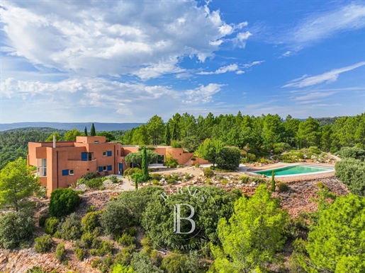 Roussillon - Contemporary villa with exceptional view
