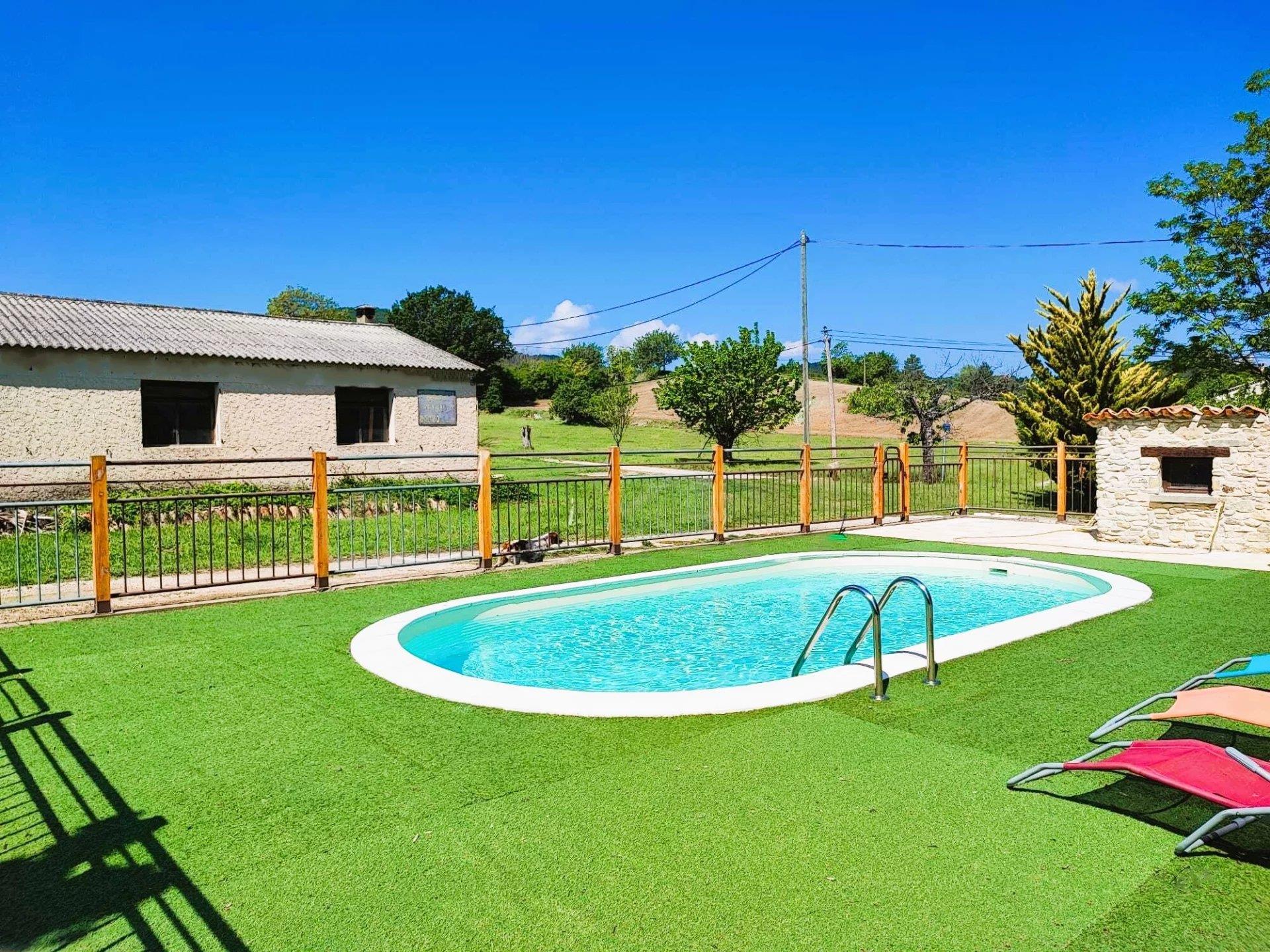 Property of the XVIIIth century -300m² on 23 750m² - Luberon
