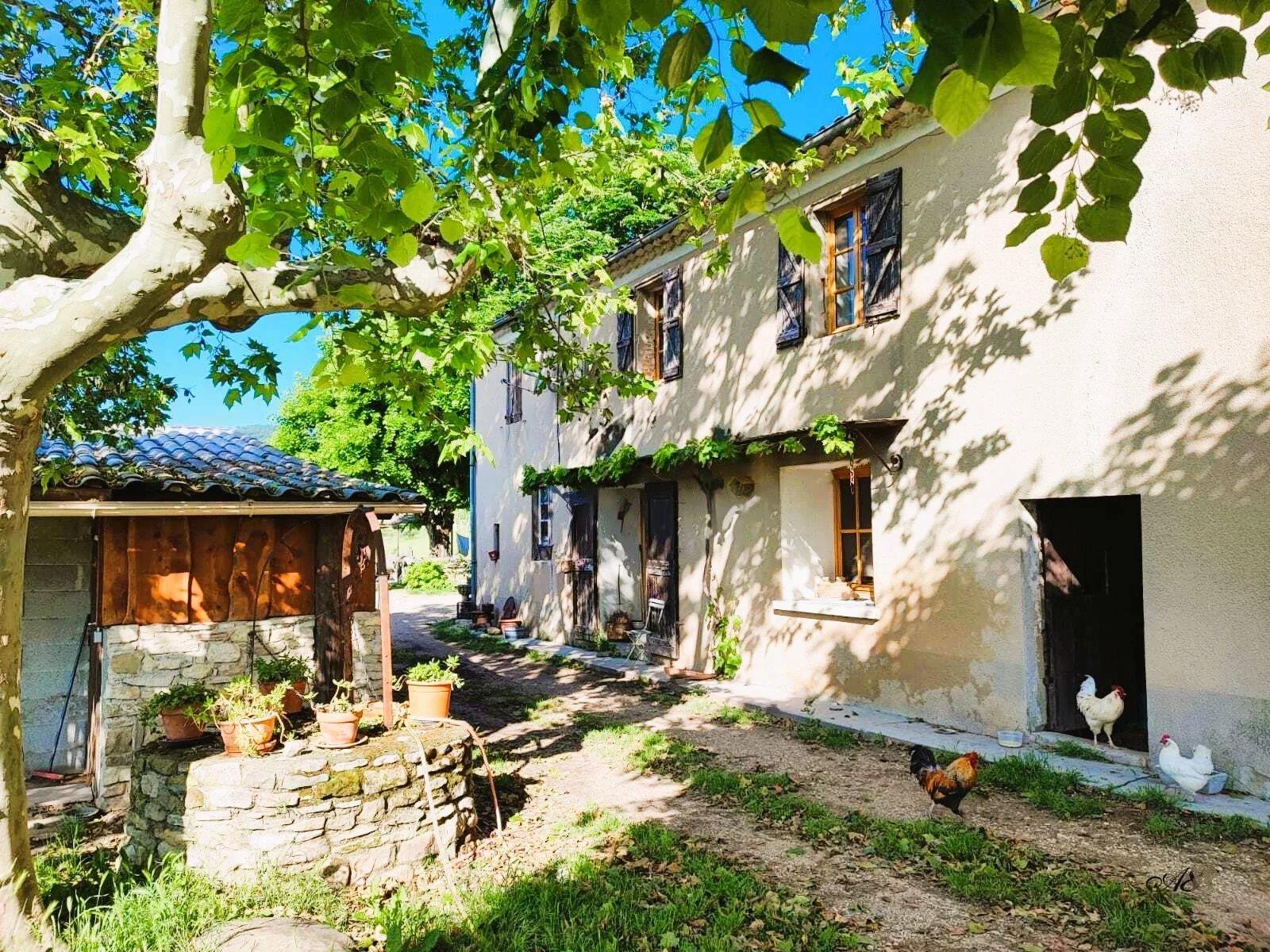 Property of the XVIIIth century -300m² on 23 750m² - Luberon