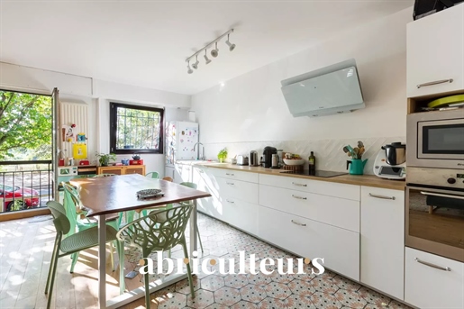 Montreuil- Apartment- 4 Rooms- 3 Bedrooms- 82 Sqm- 390 000 €