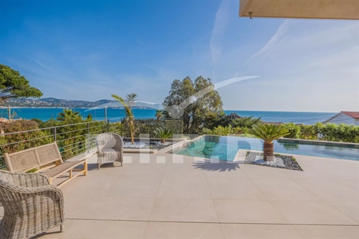 Sainte Maxime: Neue Villa Mit Panoramablick Auf Das Meer