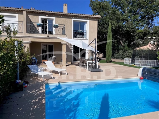 Villa Walking Distance To The Beach And Centre