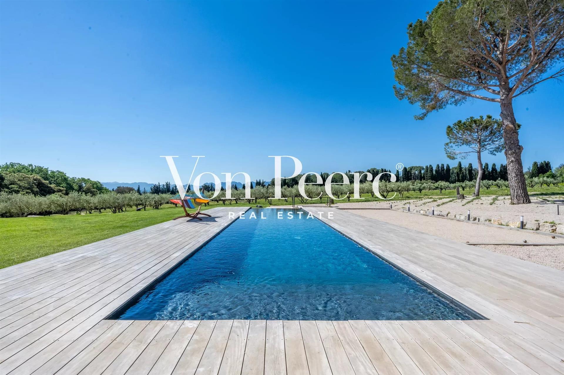 Superb property for sale with an Alpilles View