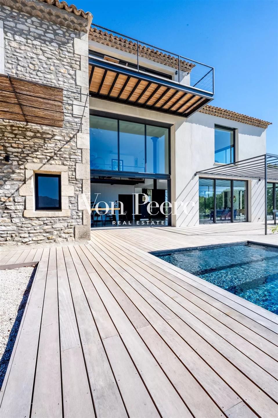 Superb property for sale with an Alpilles View