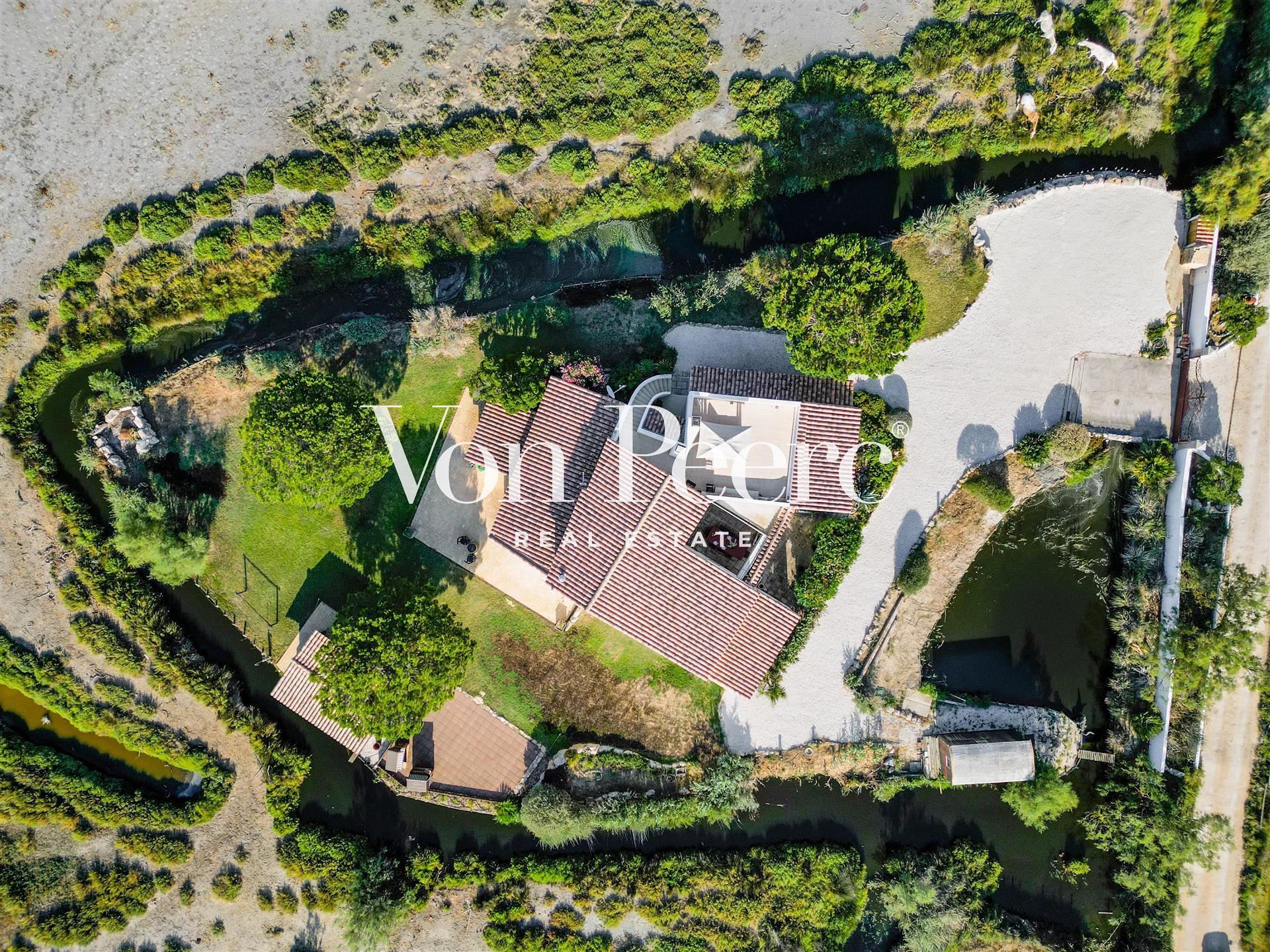 House in the heart of the Camargue