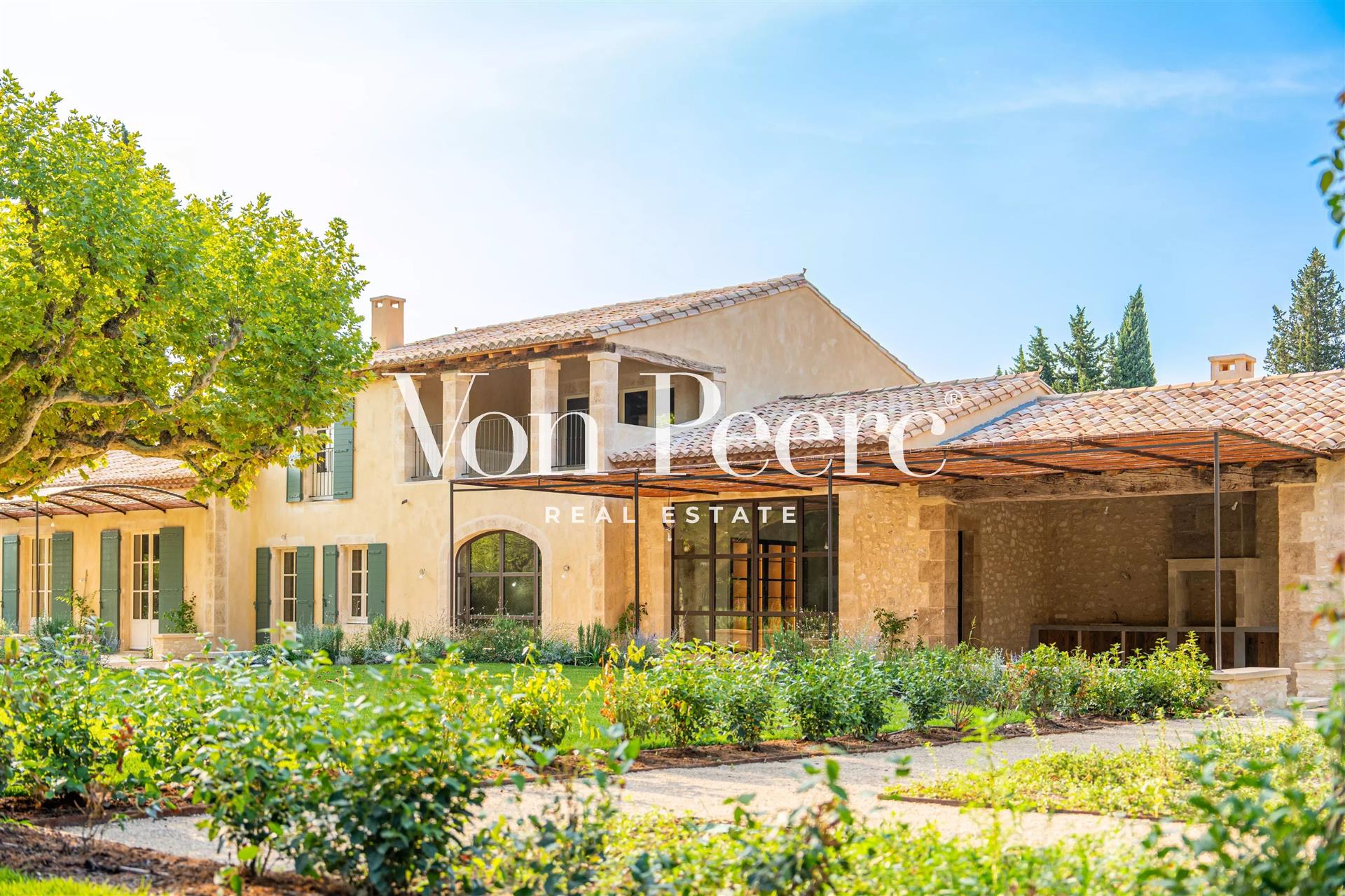 Superb property for sale in Eygalières