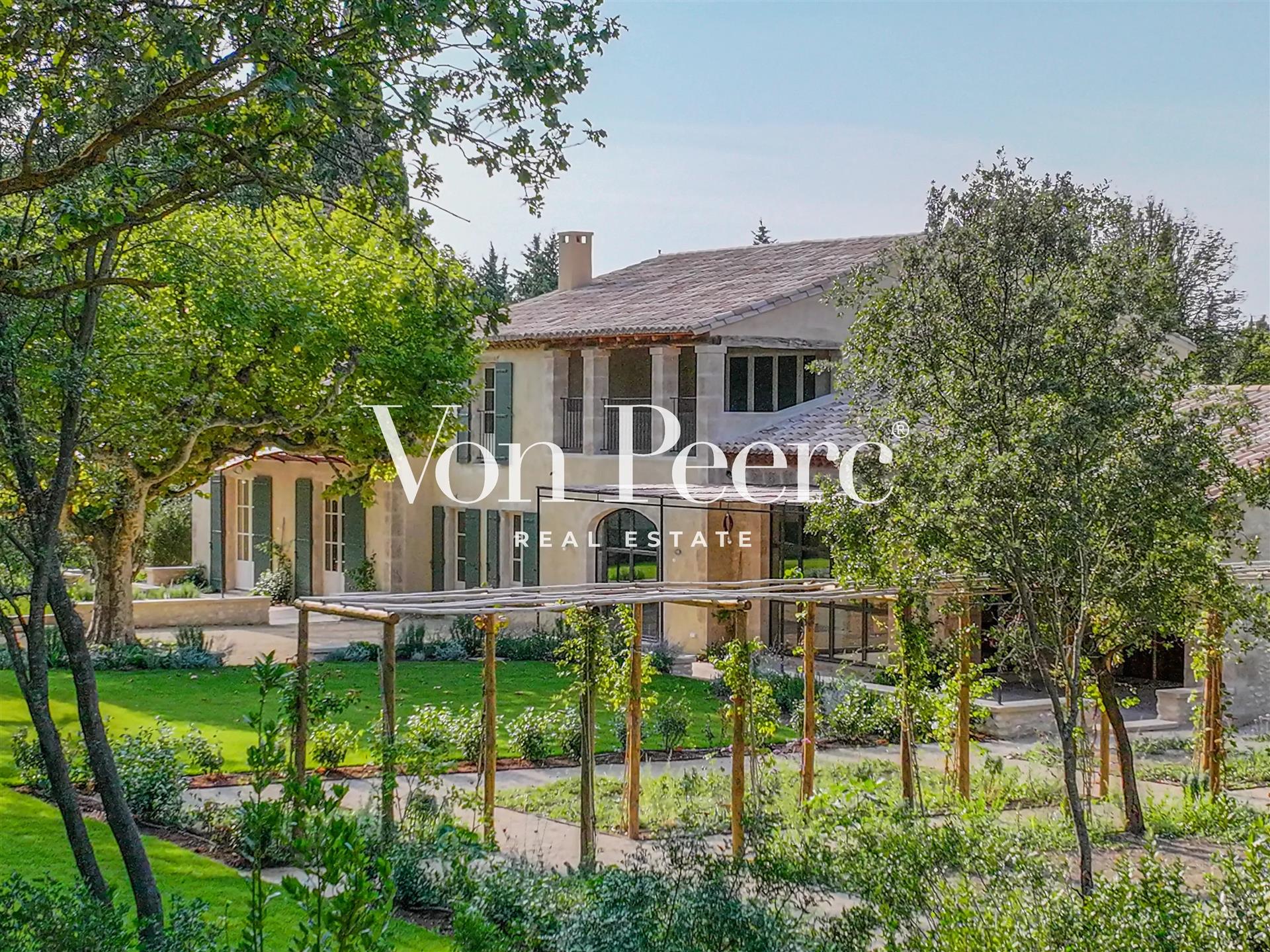 Superb property for sale in Eygalières