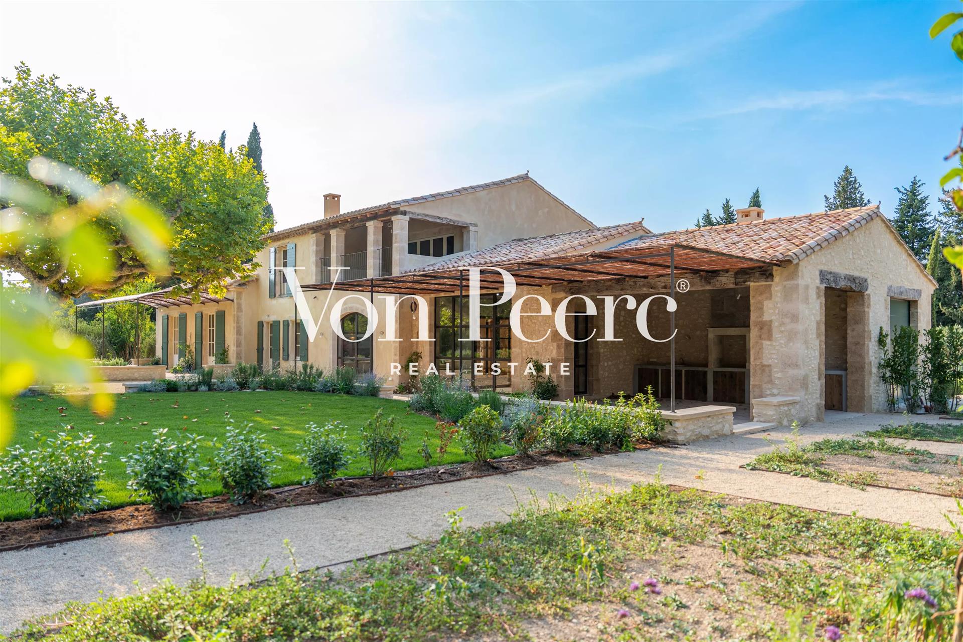 Superb property for sale in Eygalières