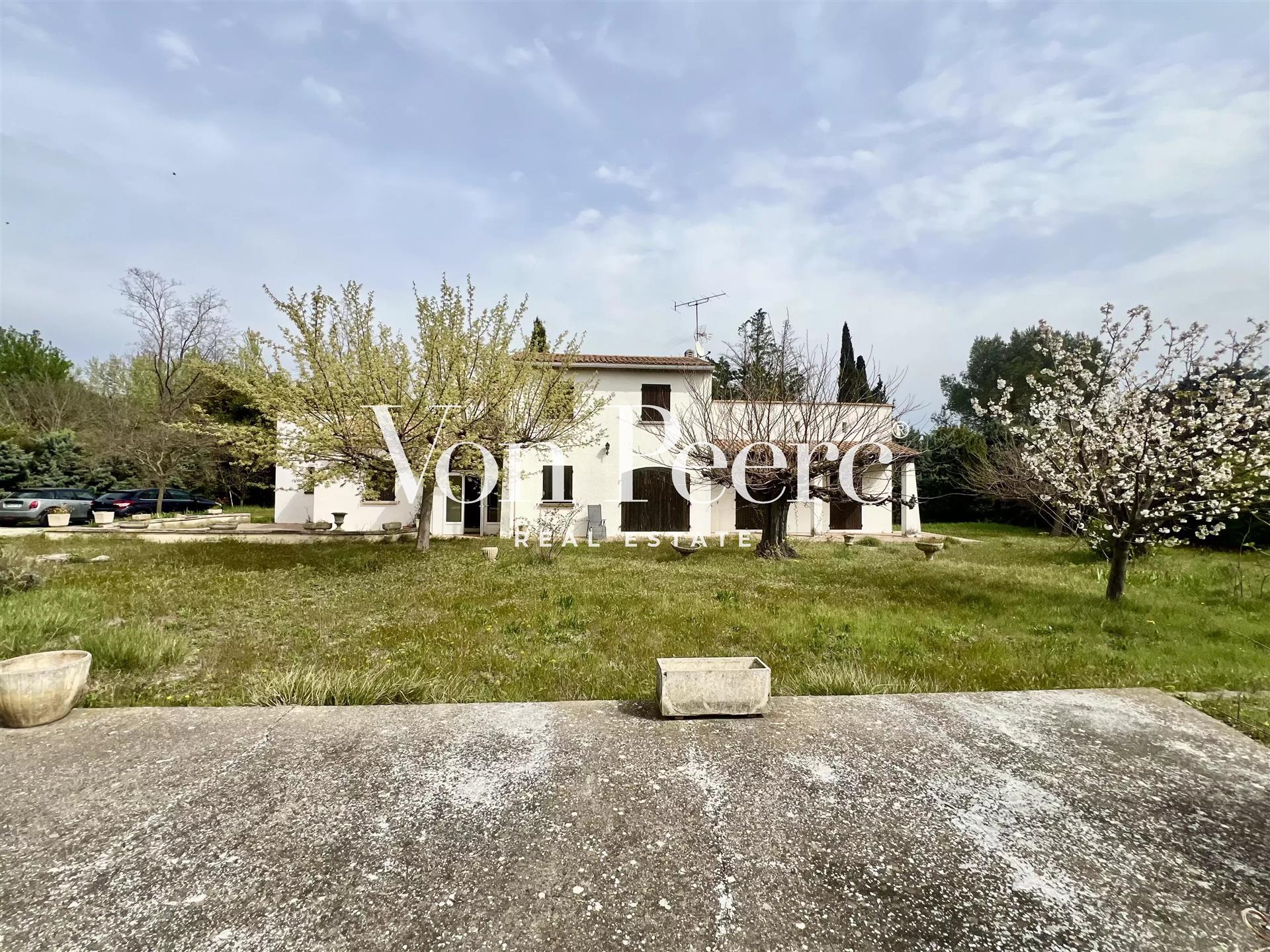 Large house to renovate in Saint-Rémy-de-Provence.