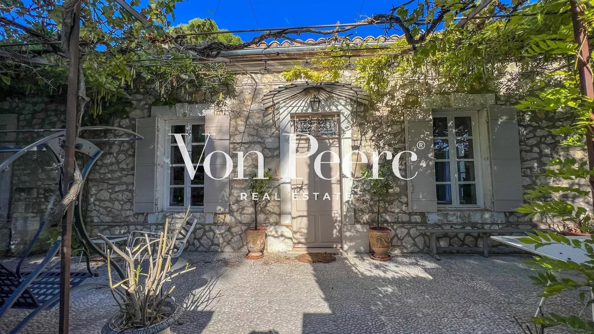 Charming House In The Heart Of The Village Of Eygalières