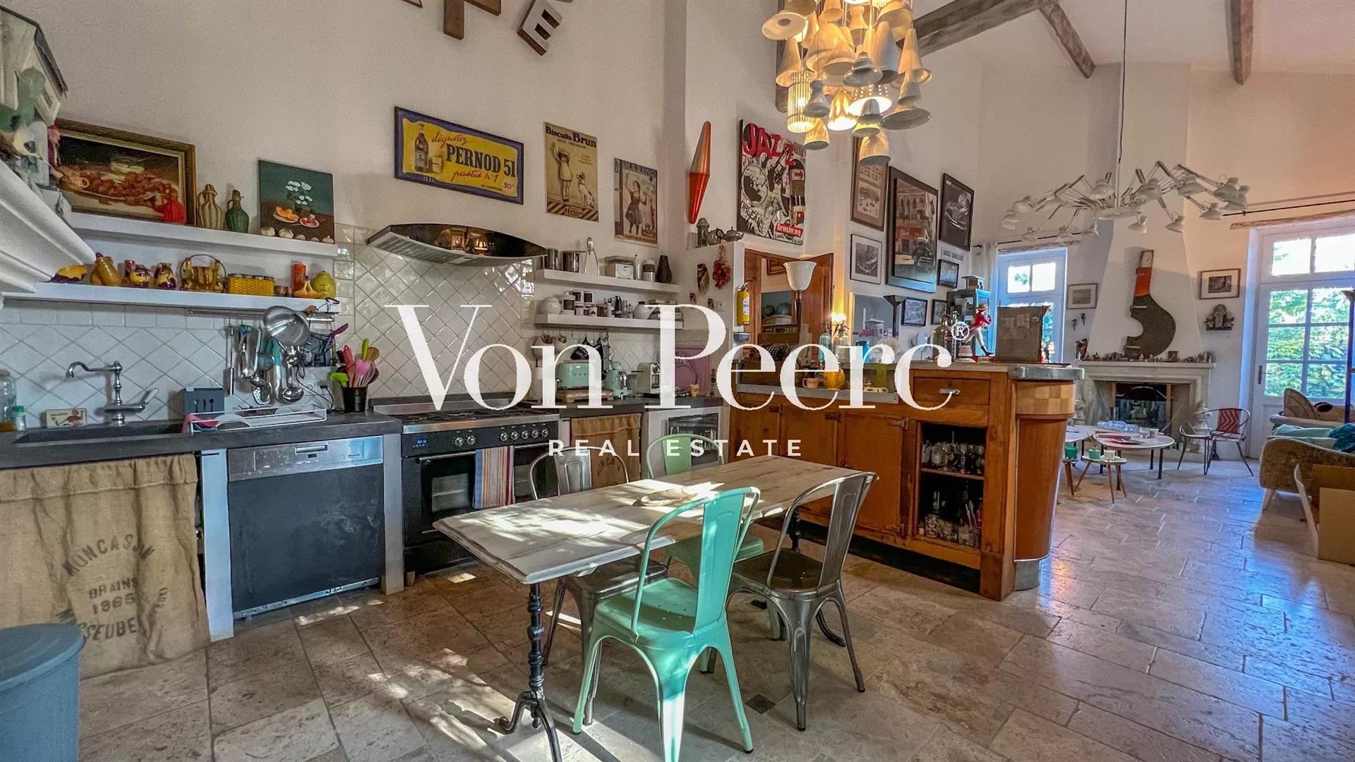 Charming House In The Heart Of The Village Of Eygalières