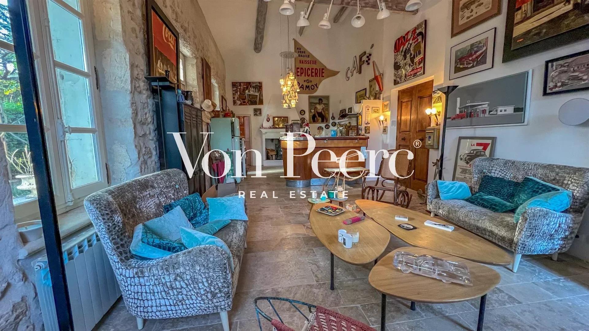 Charming House In The Heart Of The Village Of Eygalières