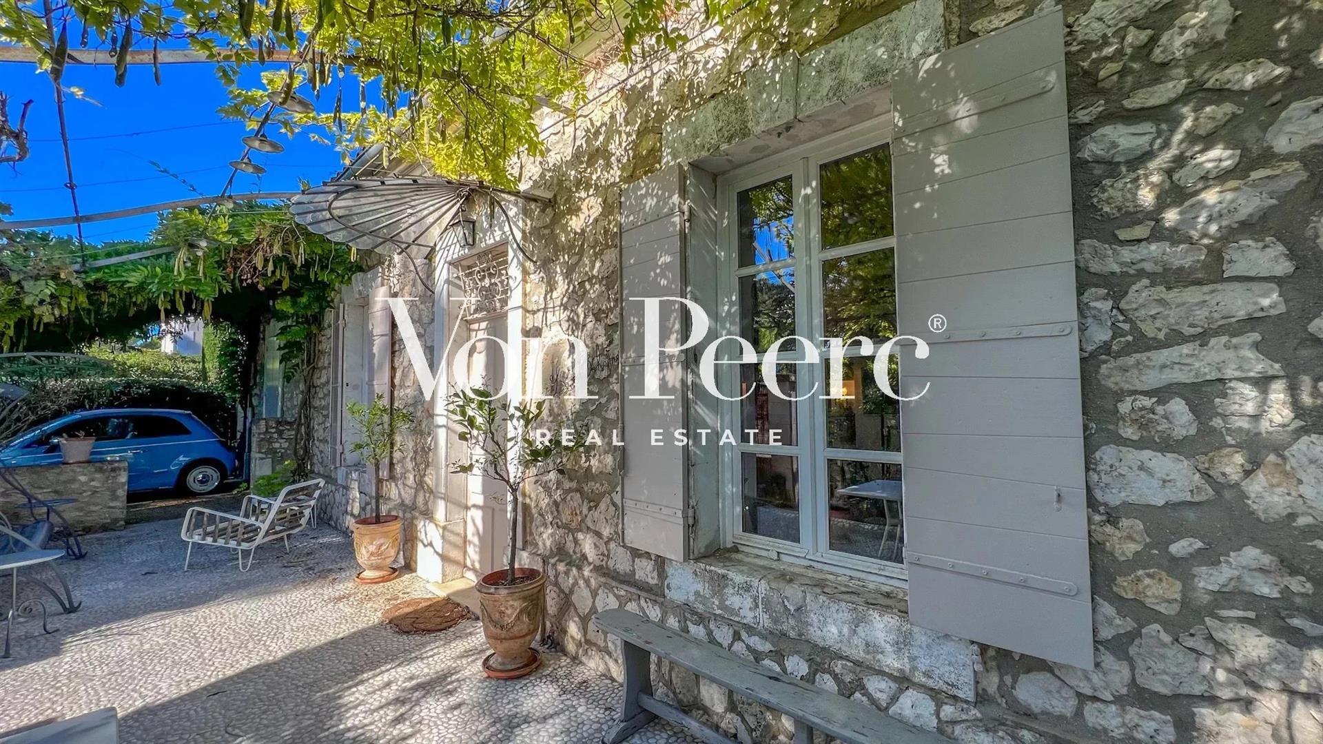 Charming House In The Heart Of The Village Of Eygalières