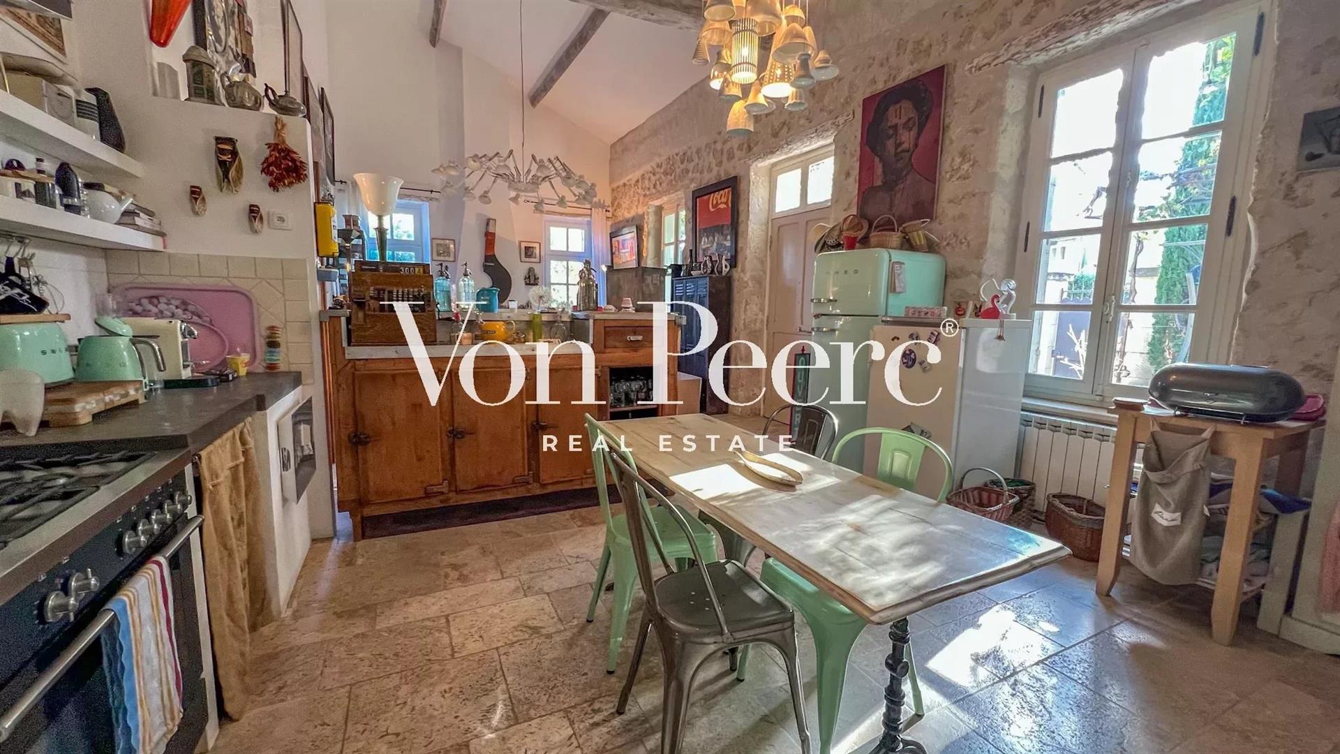 Charming House In The Heart Of The Village Of Eygalières