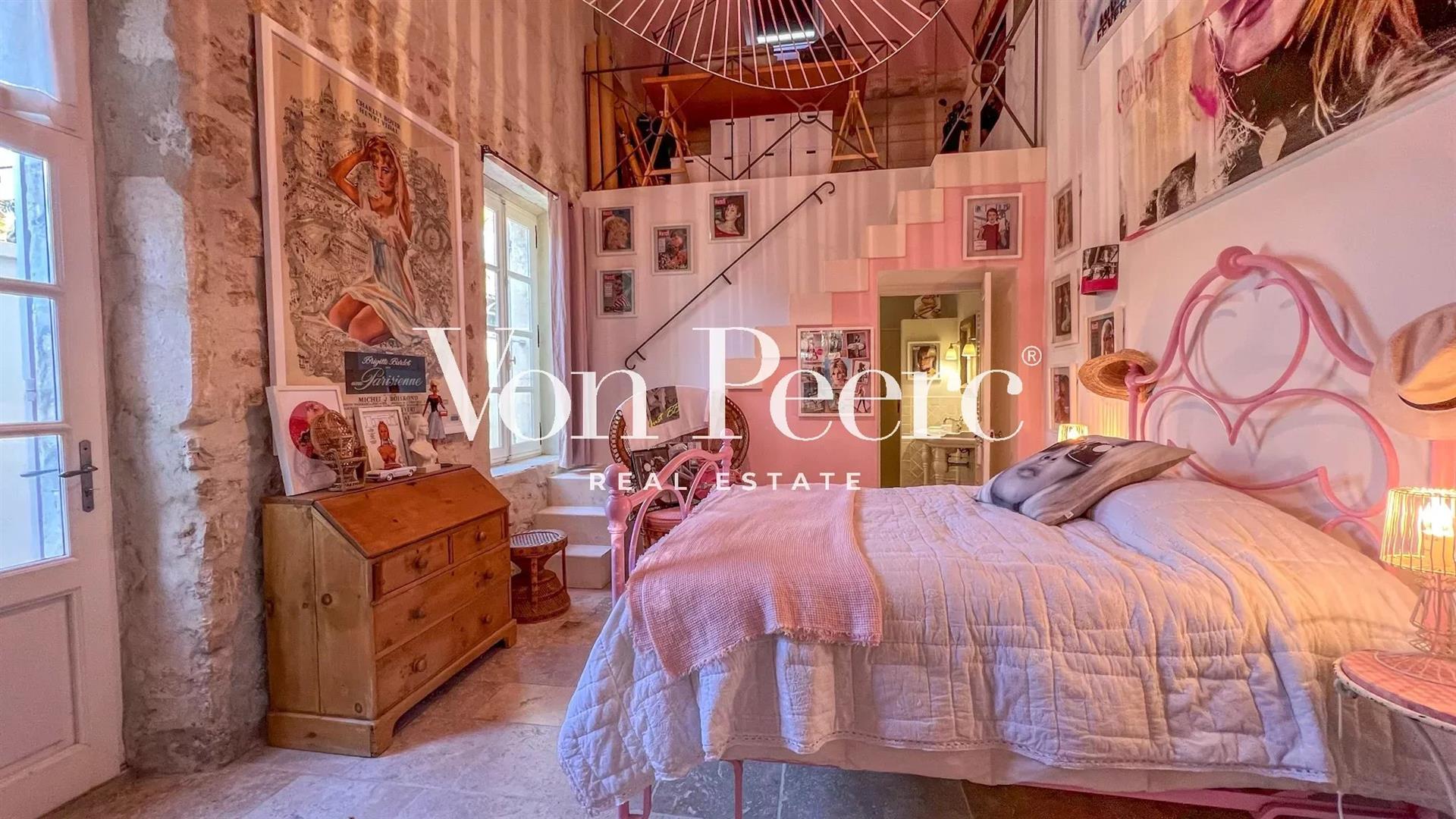 Charming House In The Heart Of The Village Of Eygalières