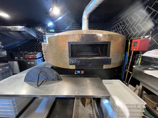 For sale: Pizzeria business in Fréjus