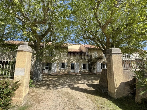 Bastide with swimming pool and stone pool