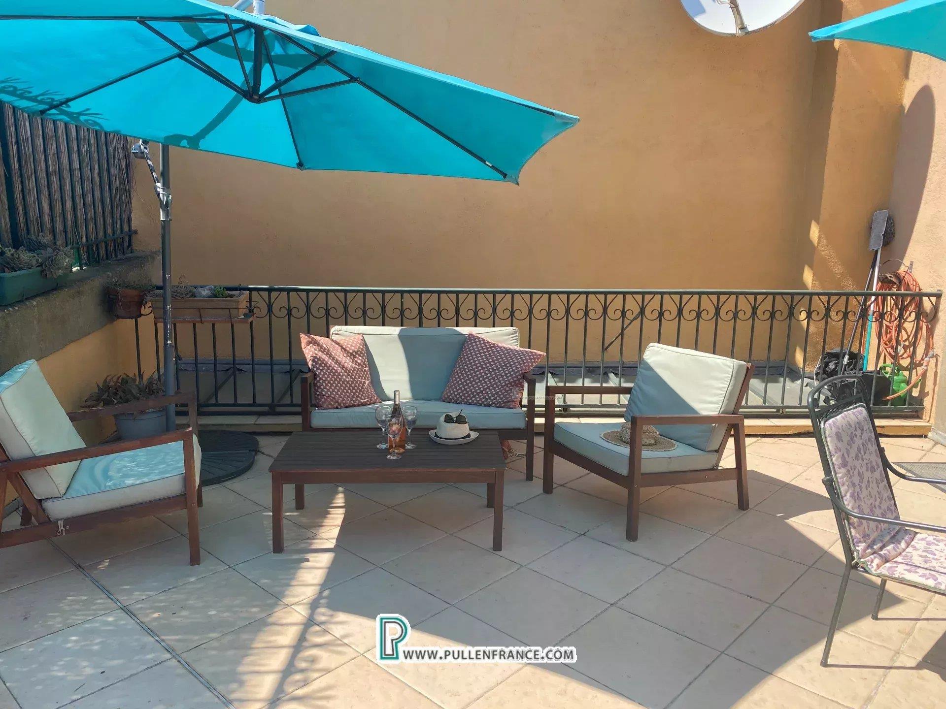 Charming apartment in stately residence in lively Minervois village