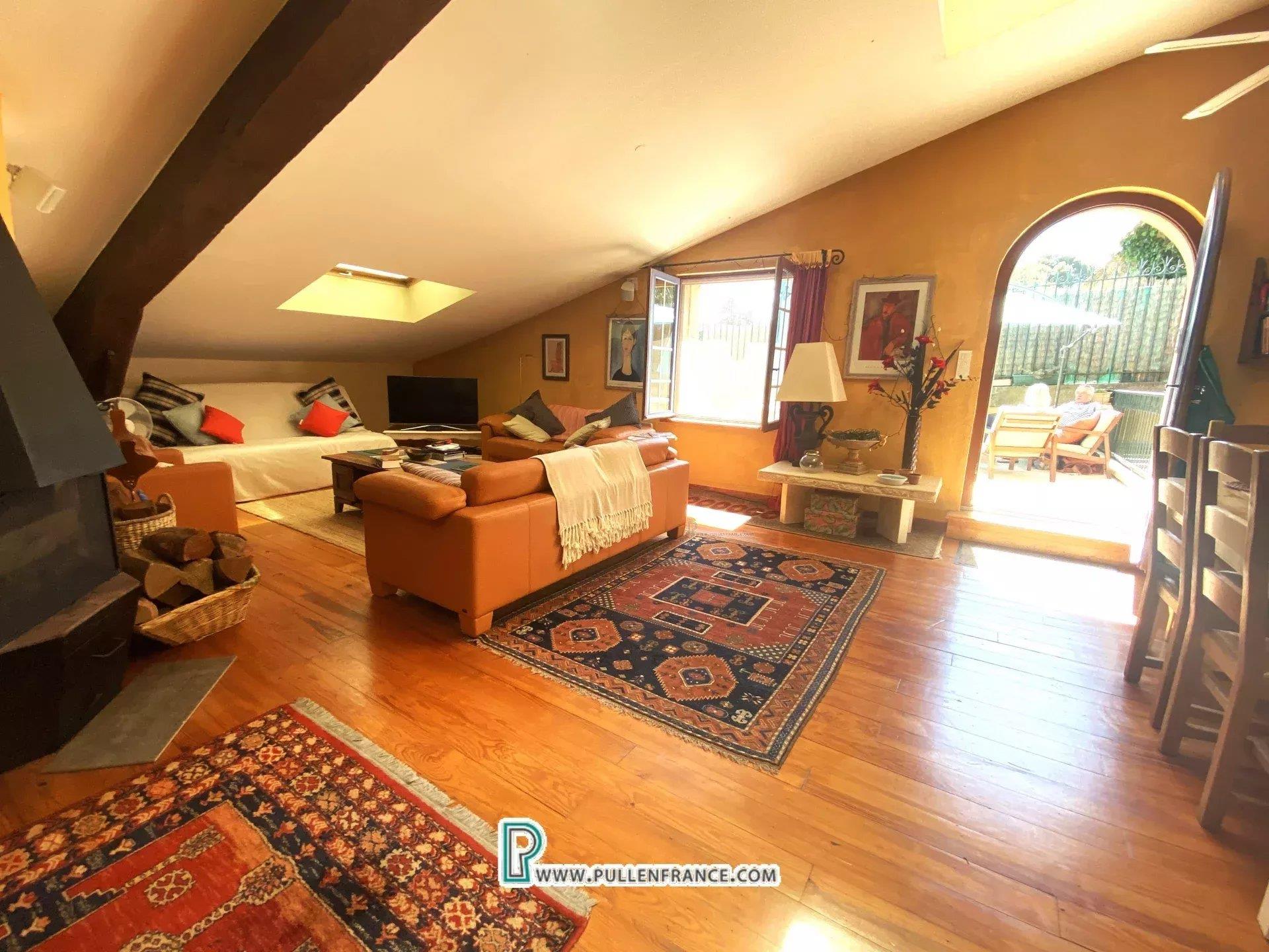 Charming apartment in stately residence in lively Minervois village