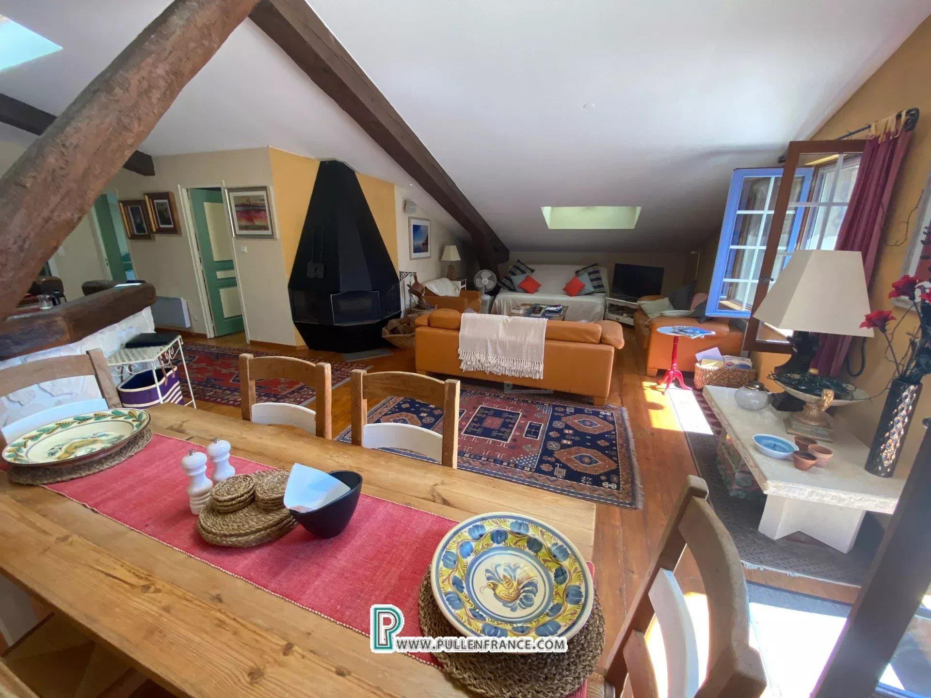 Charming apartment in stately residence in lively Minervois village