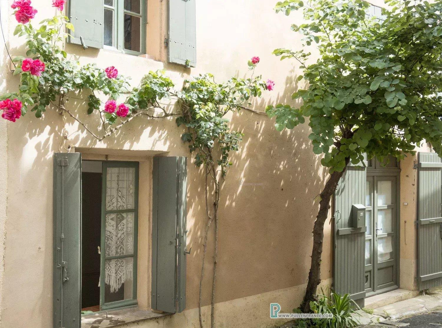 Superb renovated former fisherman’s cottage with sublime coastal views near Narbonne