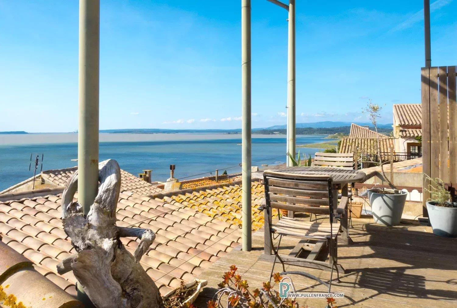 Superb renovated former fisherman’s cottage with sublime coastal views near Narbonne