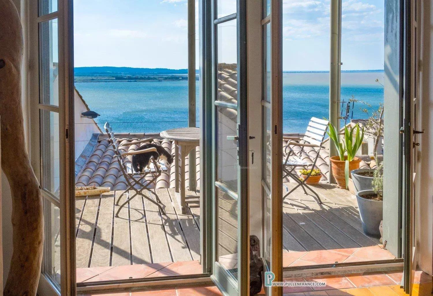 Superb renovated former fisherman’s cottage with sublime coastal views near Narbonne