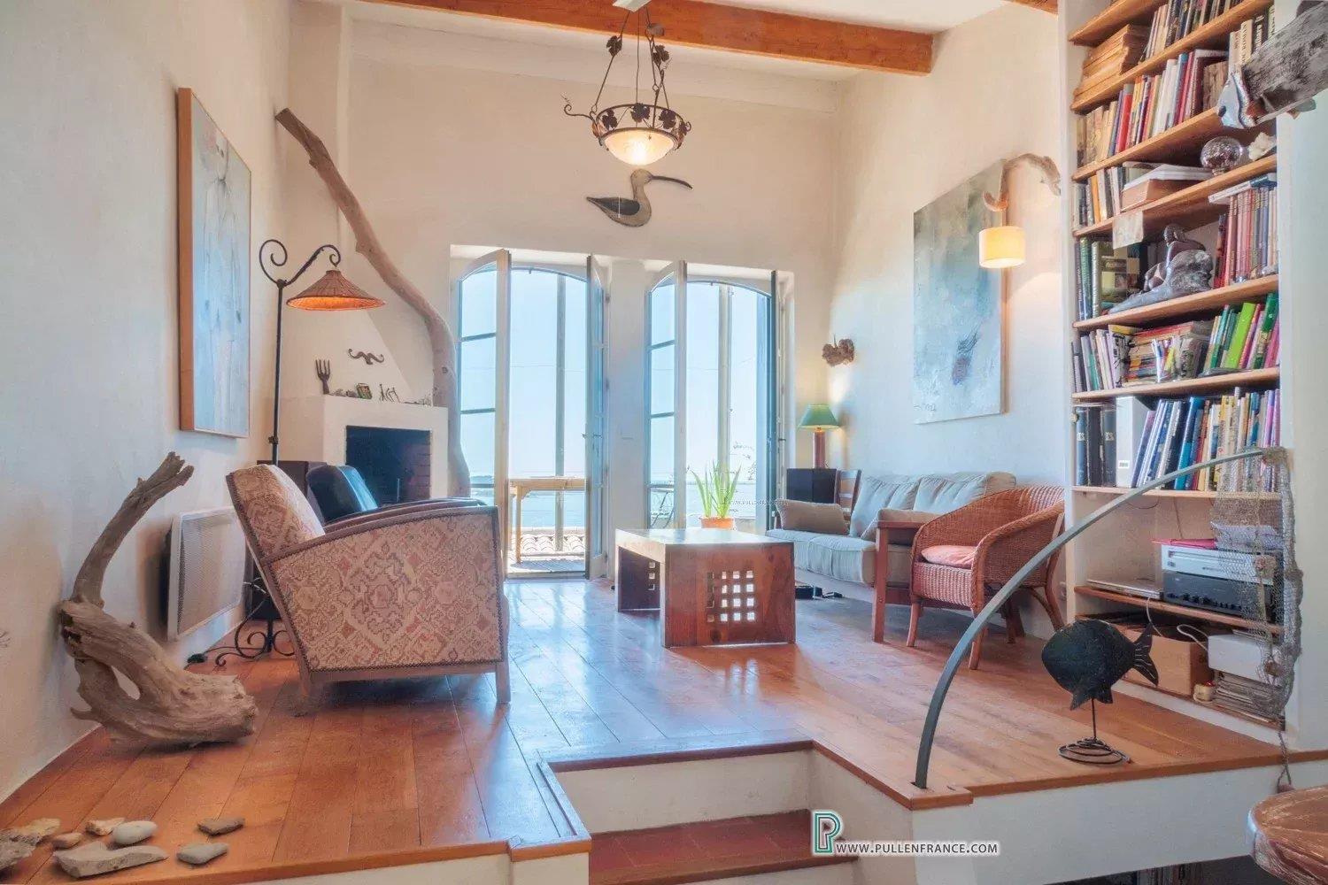 Superb renovated former fisherman’s cottage with sublime coastal views near Narbonne