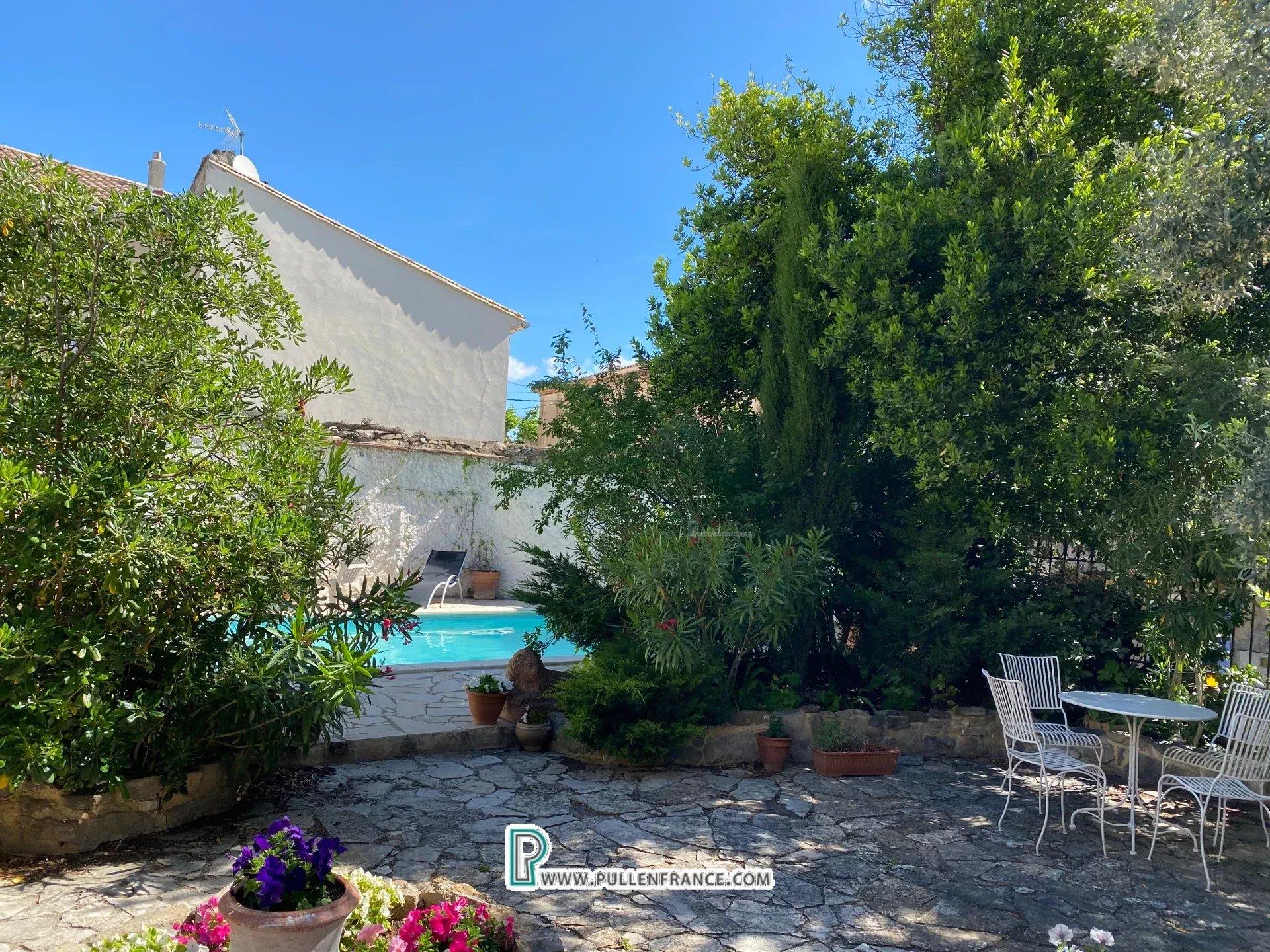Sumptuous Maison de Maître with pool and garden in popular Languedoc village