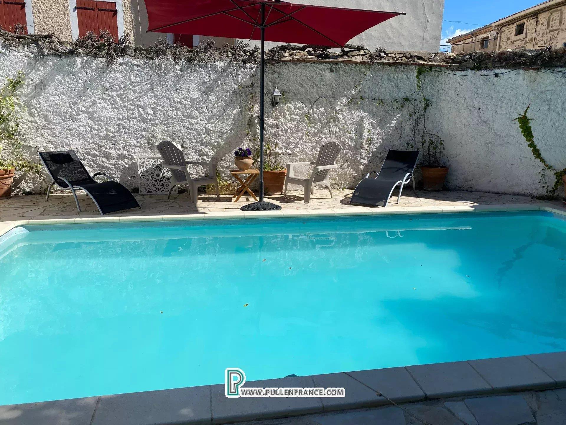 Sumptuous Maison de Maître with pool and garden in popular Languedoc village