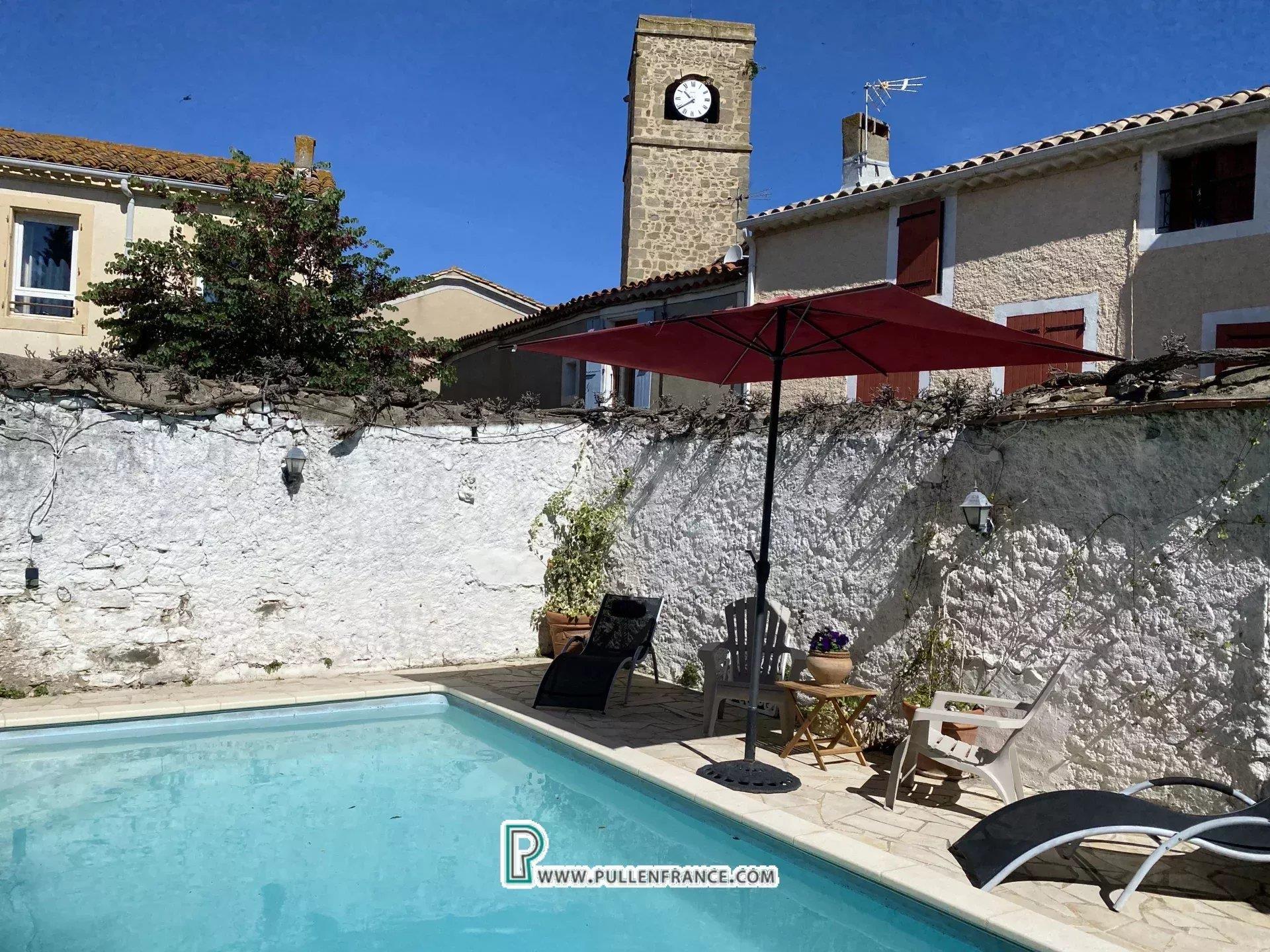 Sumptuous Maison de Maître with pool and garden in popular Languedoc village