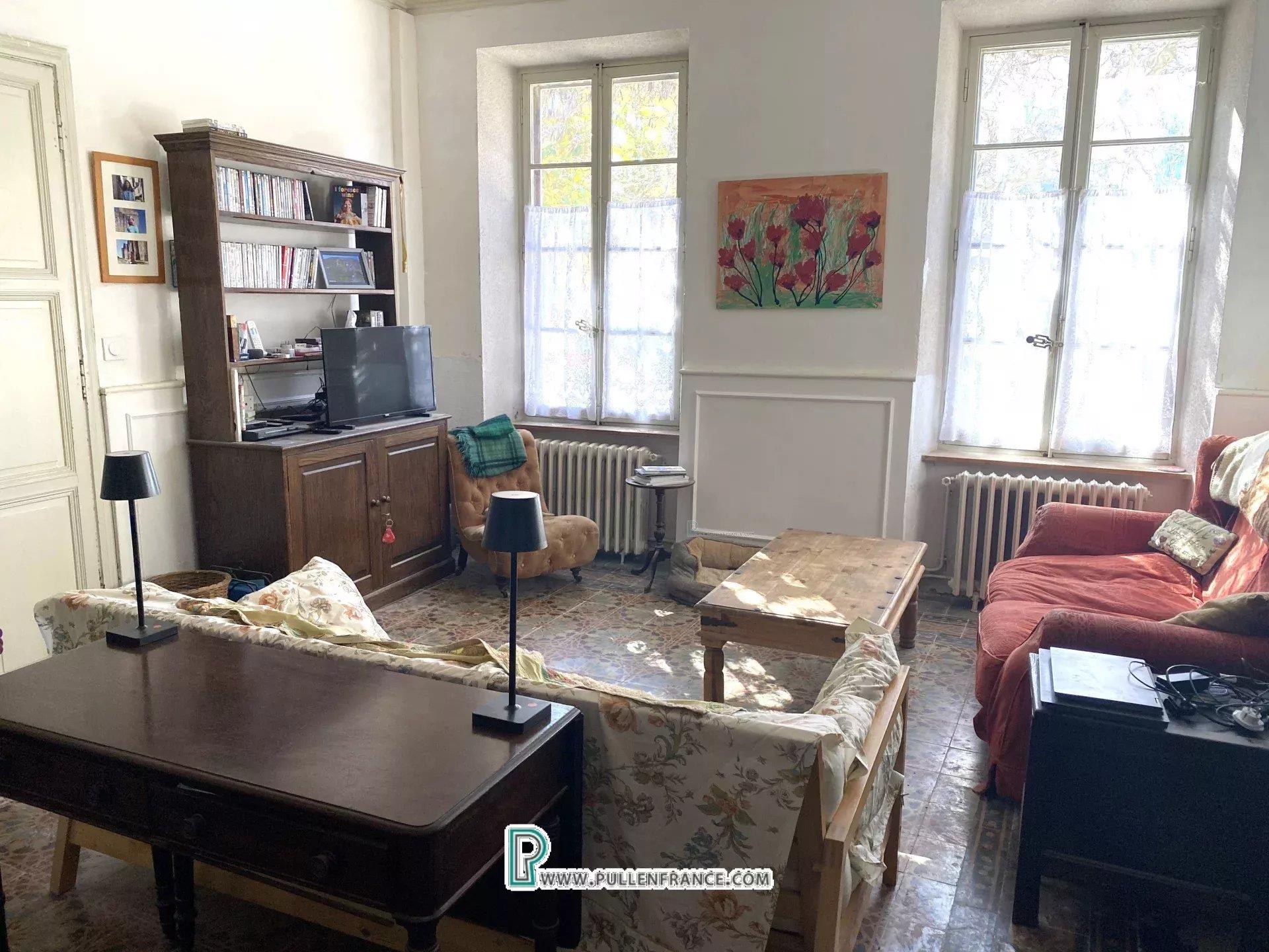 Impressive partly renovated village house with garage in Minervois village