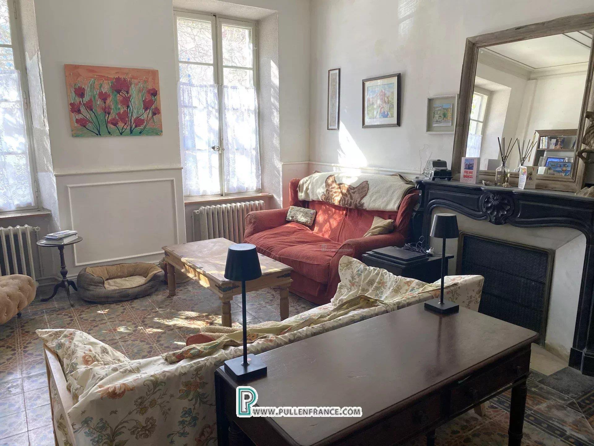 Impressive partly renovated village house with garage in Minervois village