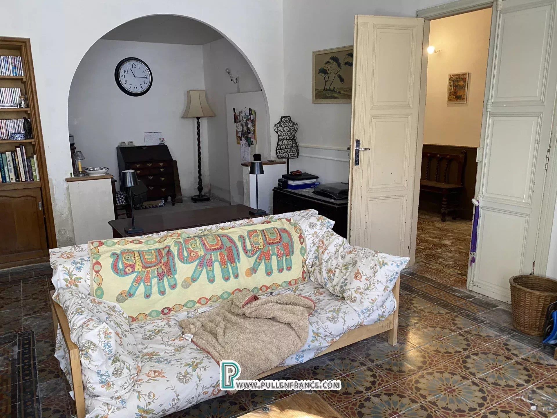 Impressive partly renovated village house with garage in Minervois village