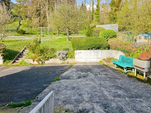 Mooi dorpshuis uit de jaren 70, met 5 slaapkamers