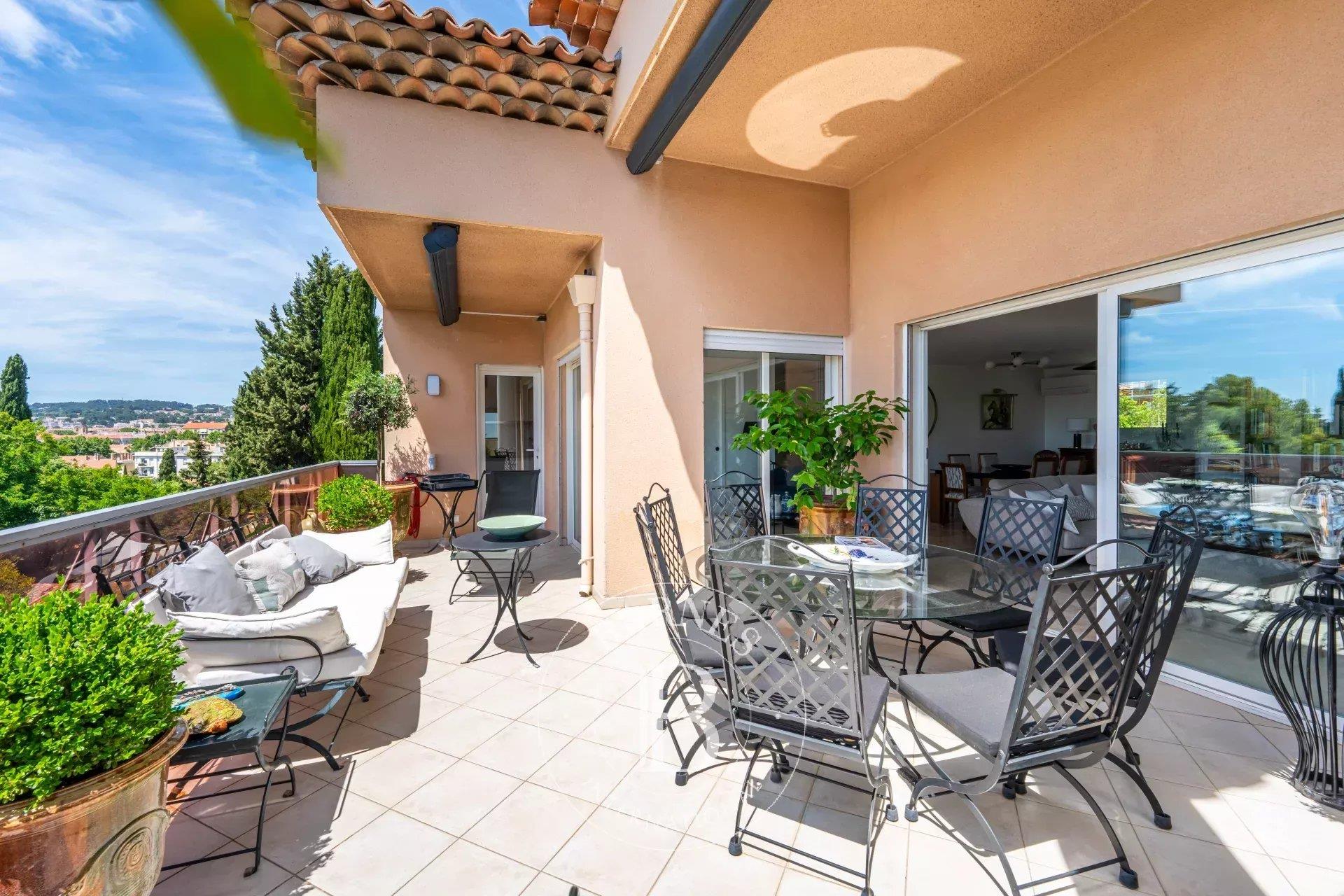 Aix-En-Provence - Walking Distance To Downtown - Duplex 130 m² (1,400 sq. Ft.) - Top Floor - Terrace