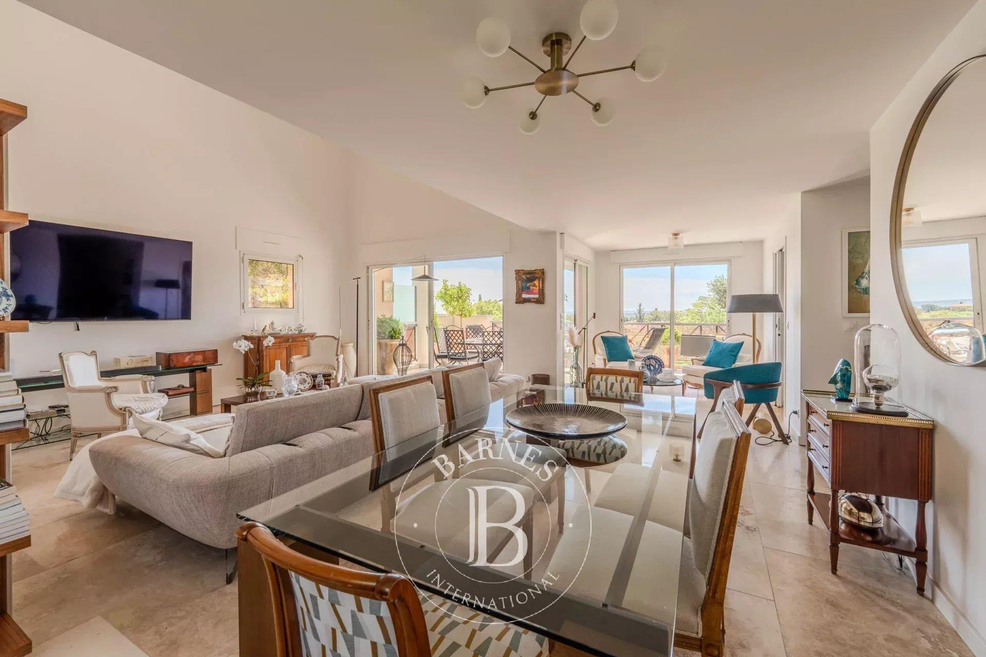 Aix-En-Provence - Walking Distance To Downtown - Duplex 130 m² (1,400 sq. Ft.) - Top Floor - Terrace