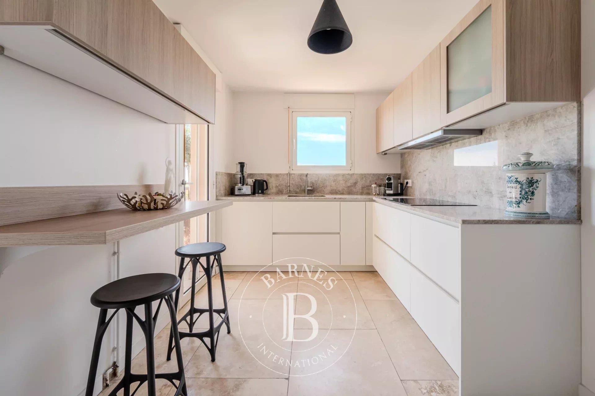 Aix-En-Provence - Walking Distance To Downtown - Duplex 130 m² (1,400 sq. Ft.) - Top Floor - Terrace