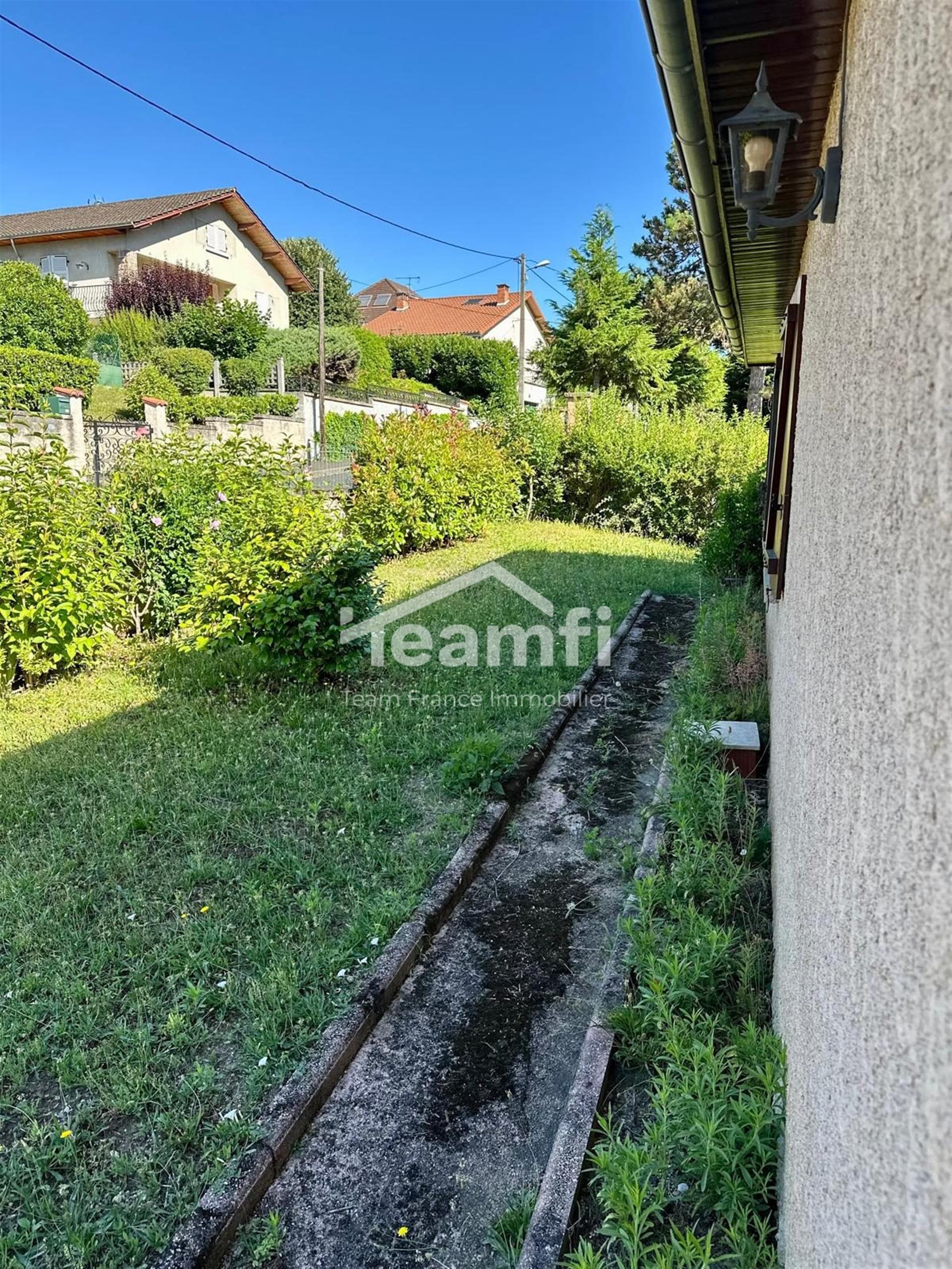 Maison vue dégagée avec garage aménagé (logement indépendan