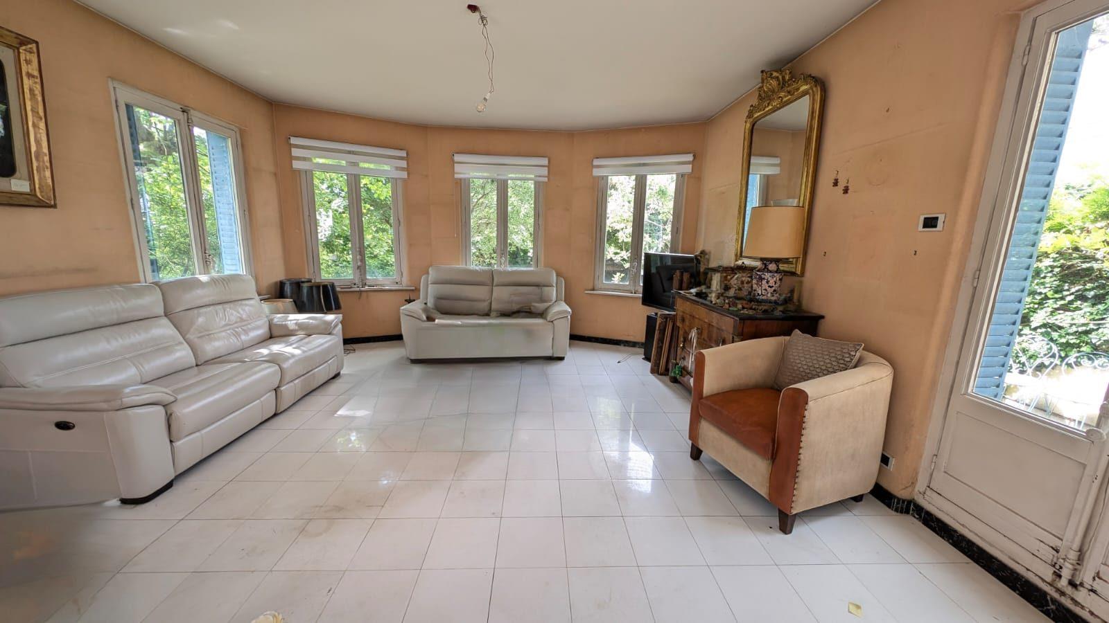 Villa avec beau terrain - 5 chambres + studio