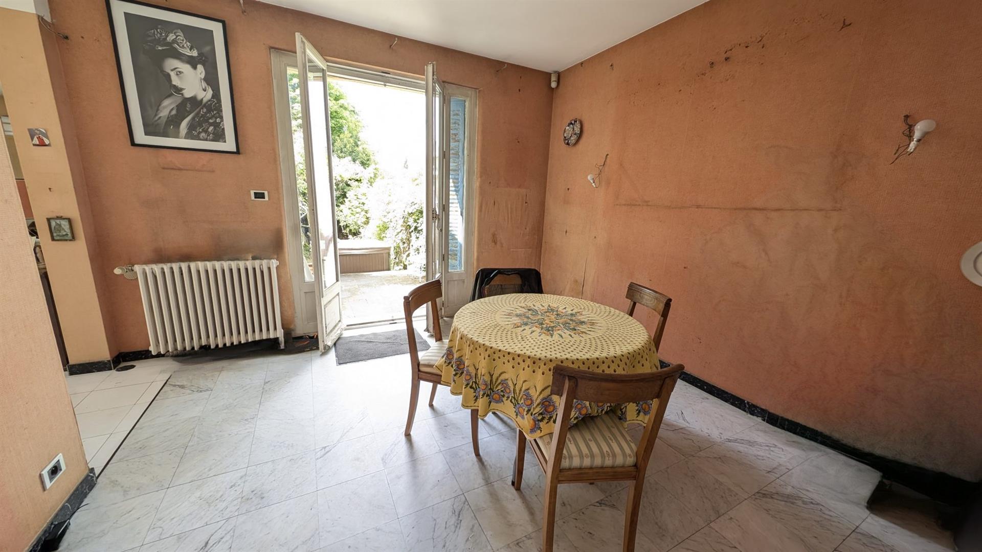Villa avec beau terrain - 5 chambres + studio