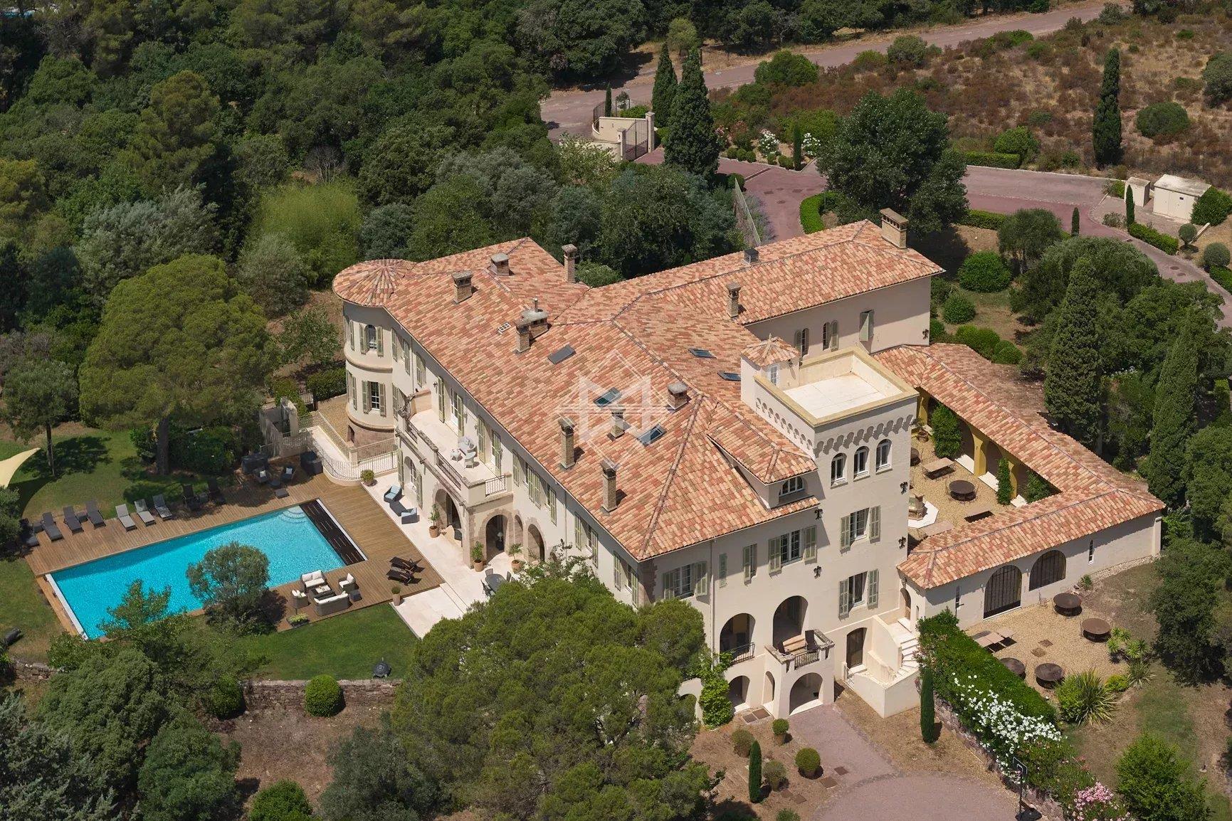 Maison à louer, 2000m², Fréjus