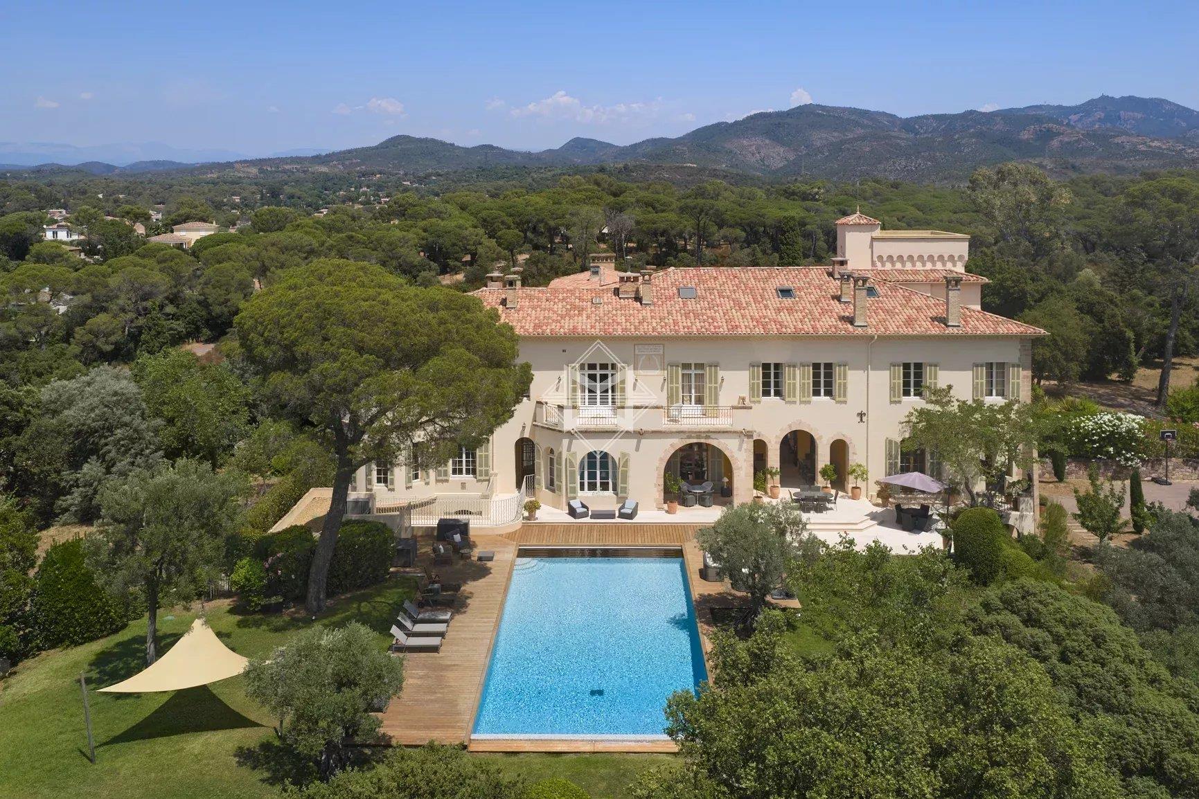 Maison à louer, 2000m², Fréjus