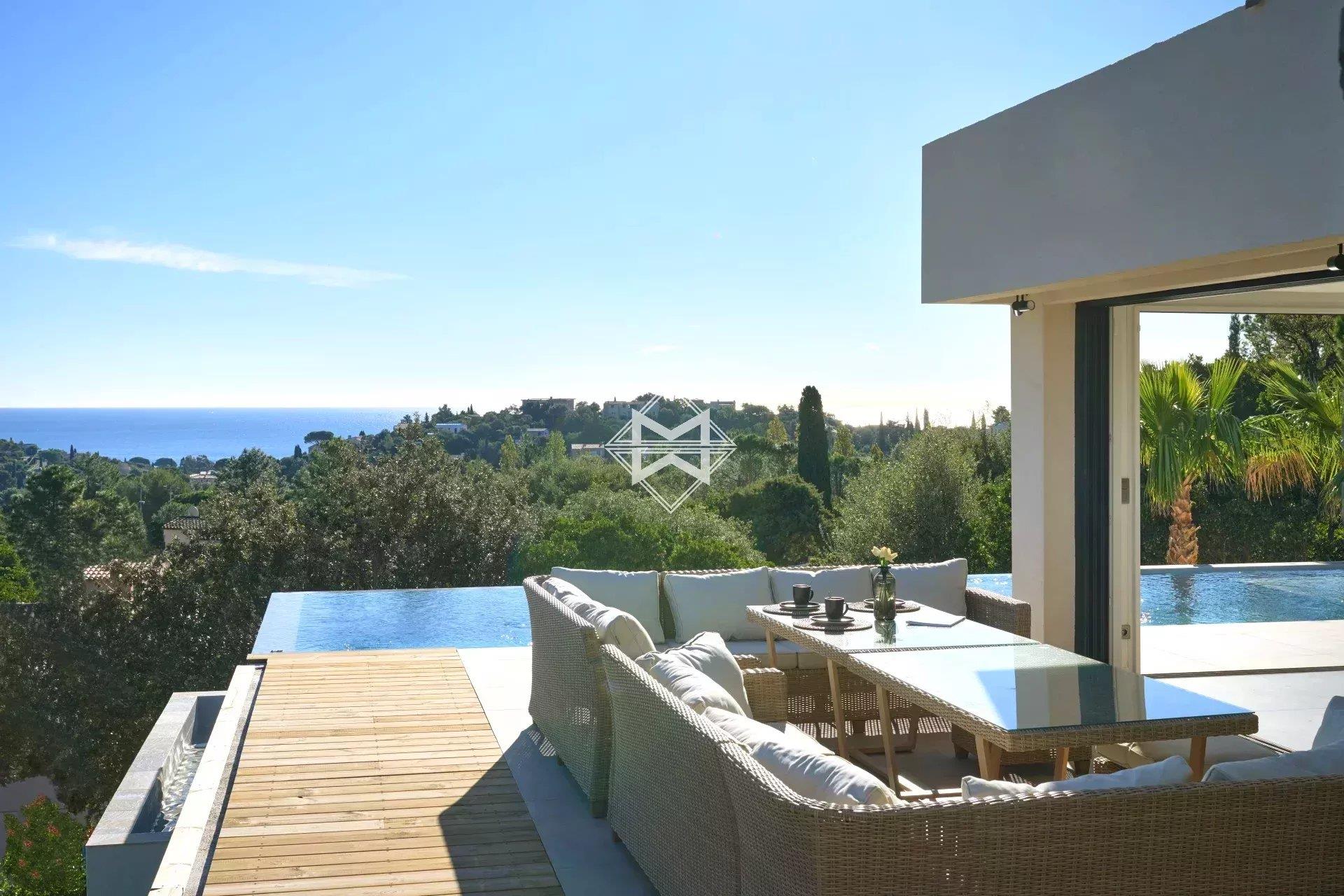 Très belle vue mer pour cette propriété neuve contemporaine au calme absolu