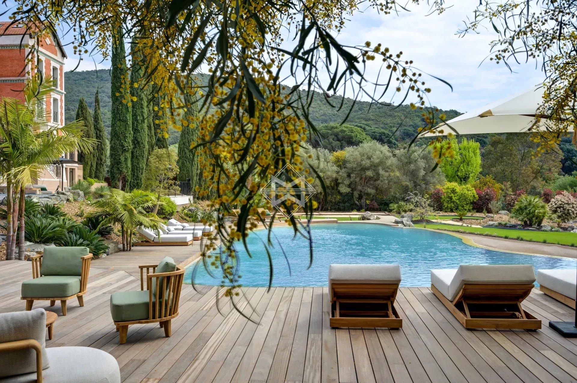 Maison à louer, 800m², Le Lavandou