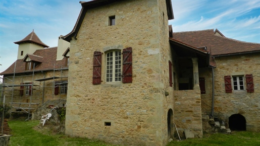 For sale Figeac magnificent restored stone building, more than 3