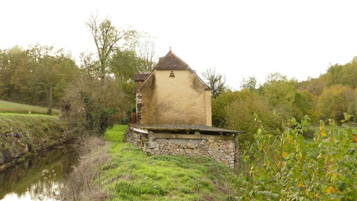 Charmant moulin en cours de restauration proche Gourdon